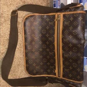 Louis Vuitton Messenger Bosphore bag
